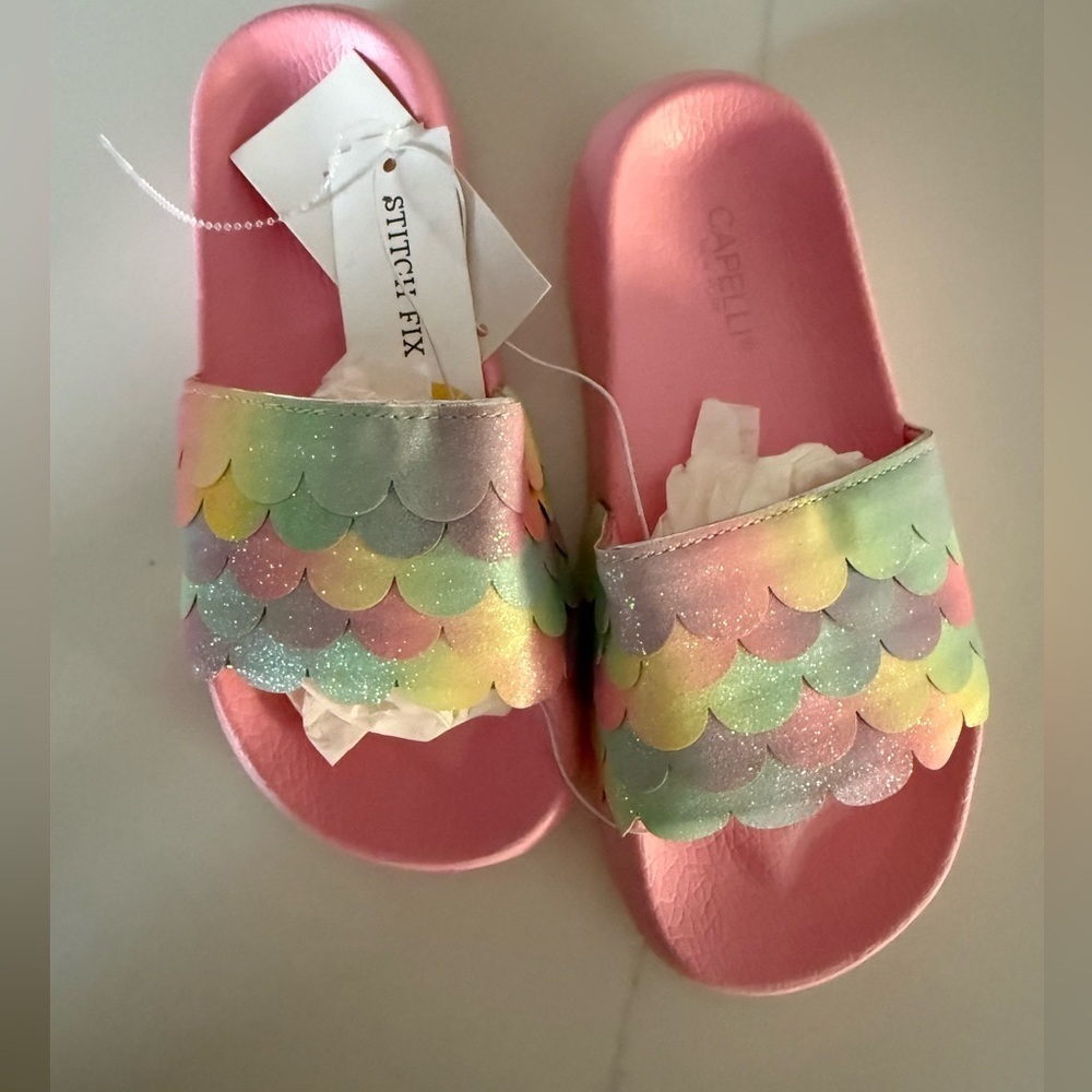 Capelli New York Size 1/2
Capelli New York Girls Fashion Pool Slide Sandals